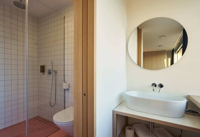 اتاق سوپریور با چشم‌انداز شهر, Tower Rooms