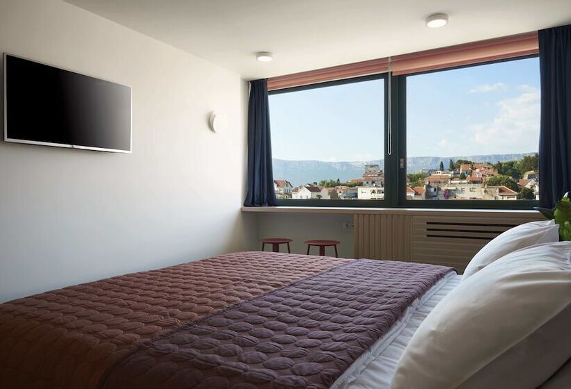 اتاق سوپریور با چشم‌انداز شهر, Tower Rooms