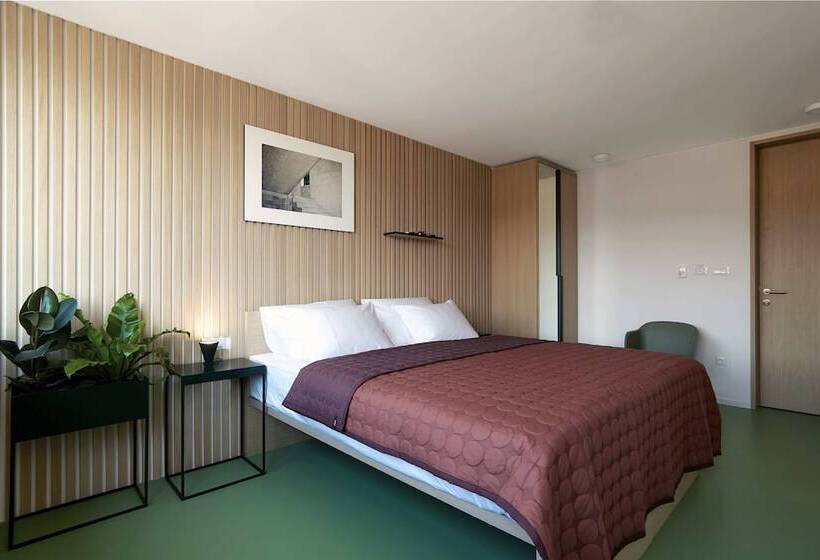 اتاق سوپریور با چشم‌انداز شهر, Tower Rooms