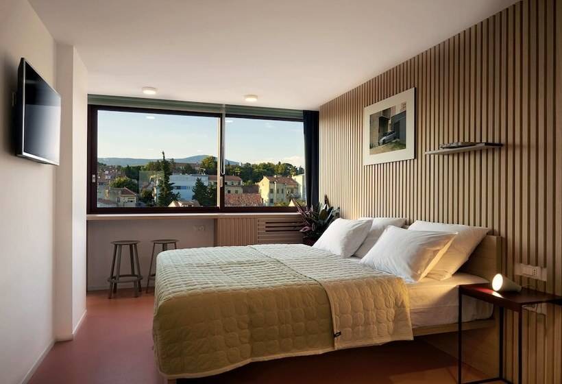 اتاق سوپریور با چشم‌انداز شهر, Tower Rooms