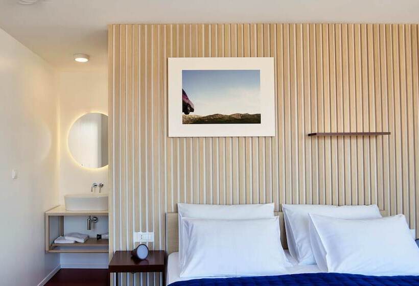 سوییت جونیور با چشم‌انداز شهر, Tower Rooms