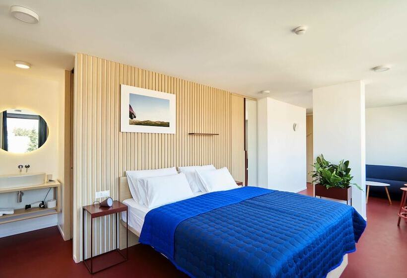 سوییت جونیور با چشم‌انداز شهر, Tower Rooms