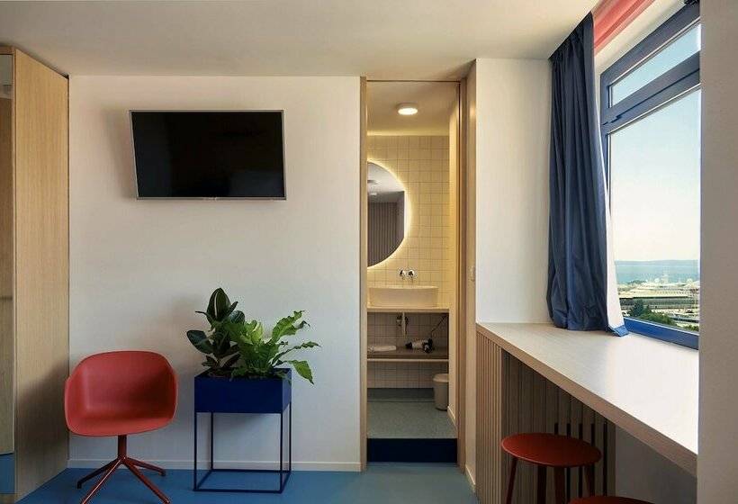 اتاق لوکس با چشم‌انداز دریا, Tower Rooms