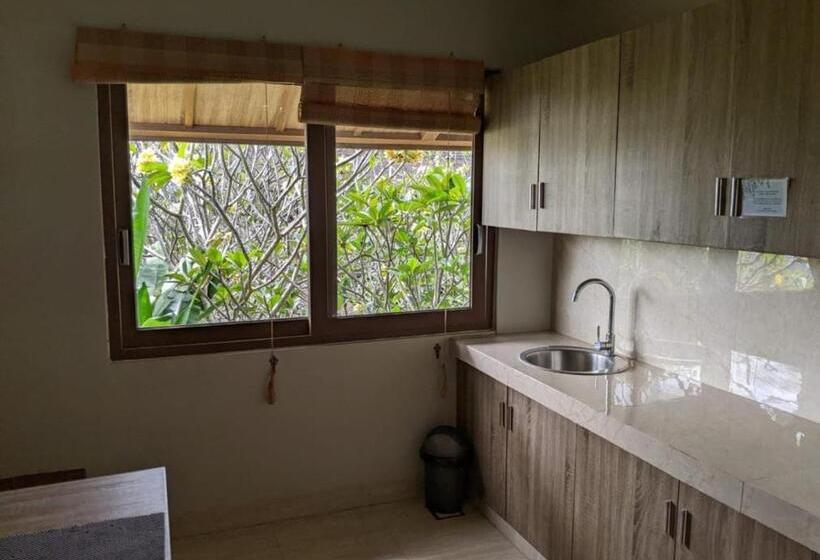 Номер Стандарт Вид на Бассейн, Puri Sabina Bed & Breakfast