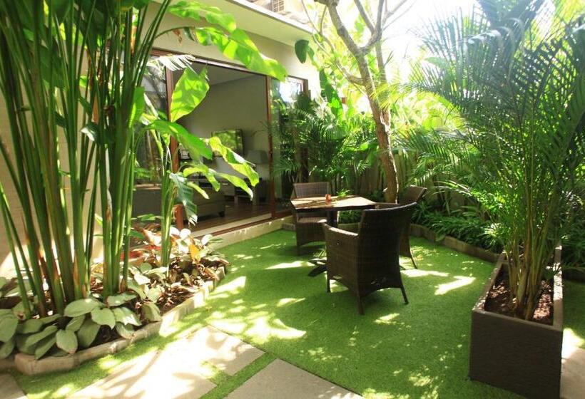 Номер Стандарт Вид на Сад, Puri Sabina Bed & Breakfast
