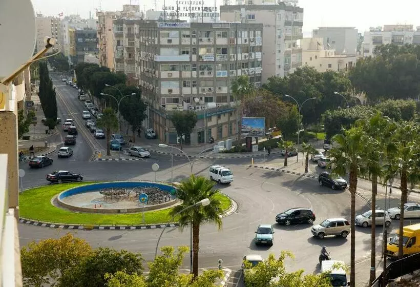 آپارتمان 1 خوابه با بالکن, Seabreeze City Center Flat By Trulycyprus