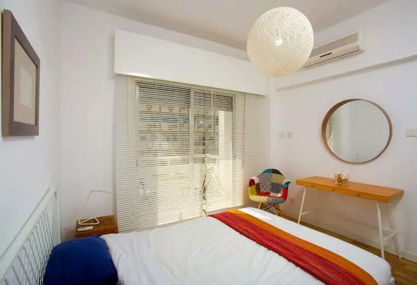 آپارتمان 1 خوابه با بالکن, Seabreeze City Center Flat By Trulycyprus
