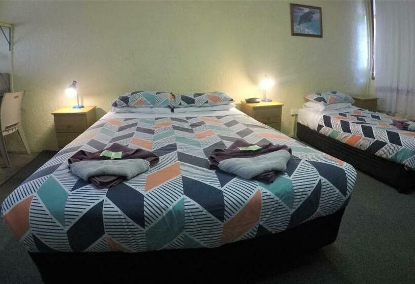 غرفة عائلية, Turnin Motel