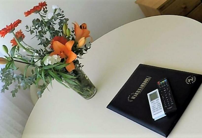 غرفة قياسية, Turnin Motel