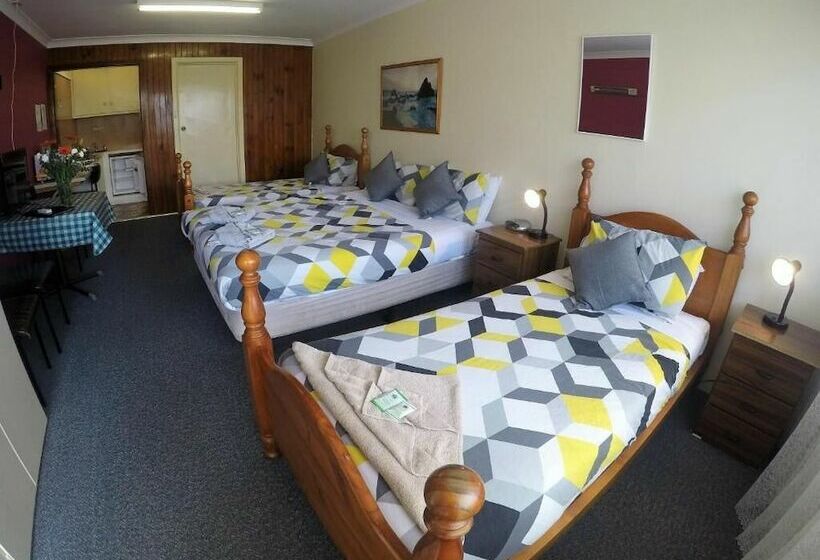 غرفة عائلية, Turnin Motel