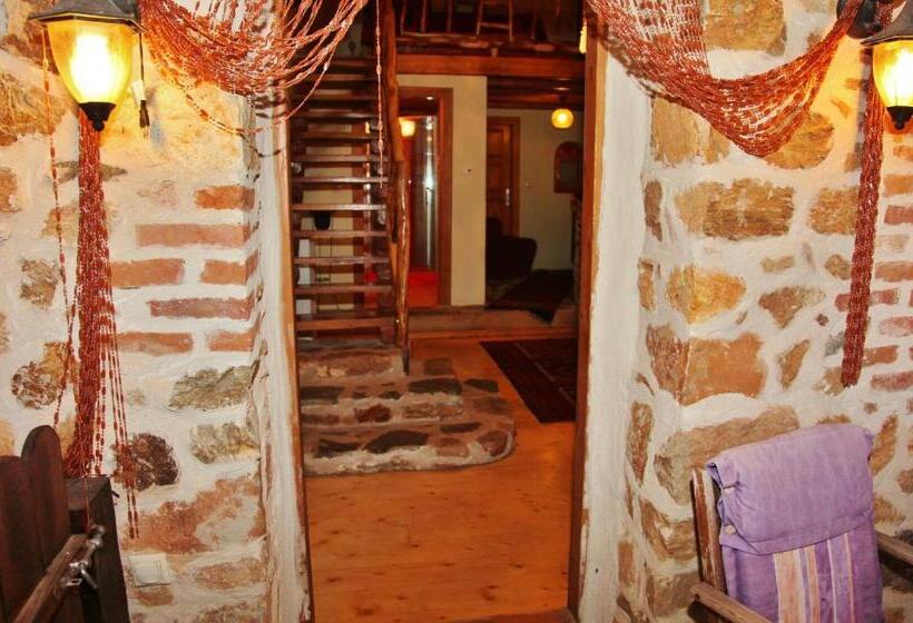 בונגלו משפחתי, Iaspis Guesthouse