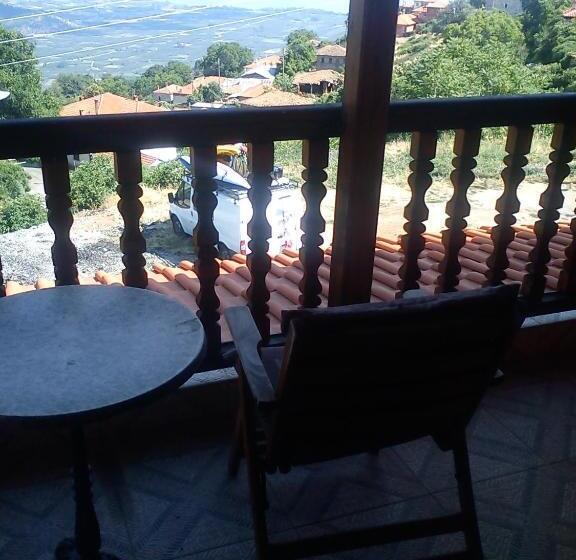 בונגלו משפחתי, Iaspis Guesthouse