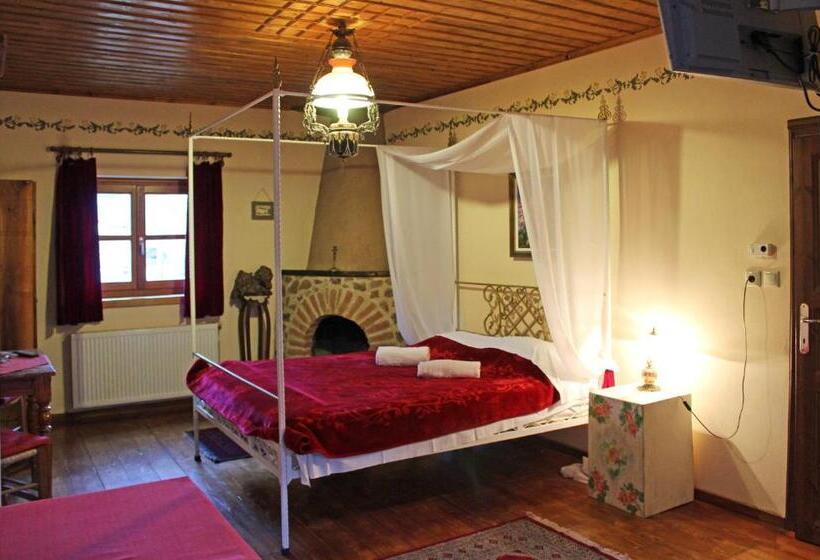 اتاق استاندارد سه تخته با چشم‌انداز, Iaspis Guesthouse