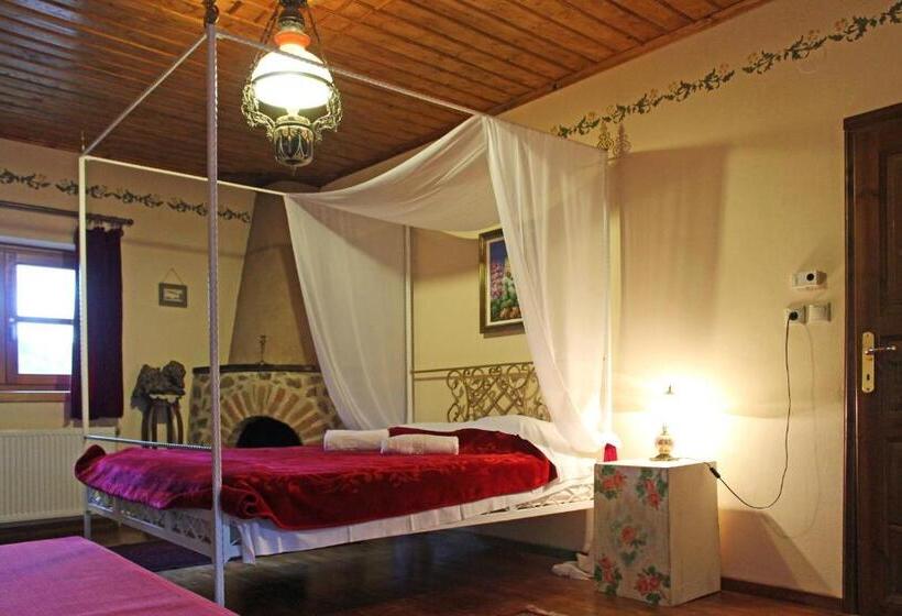 חדר סטנדרטי לשלושה עם נוף, Iaspis Guesthouse