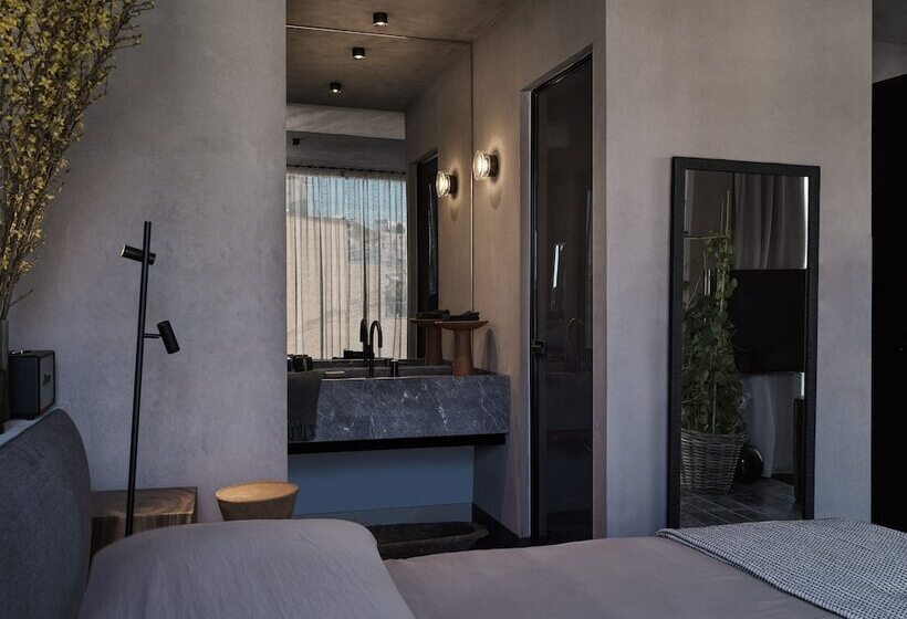 جناح بريميوم, Monastik Living In Athina