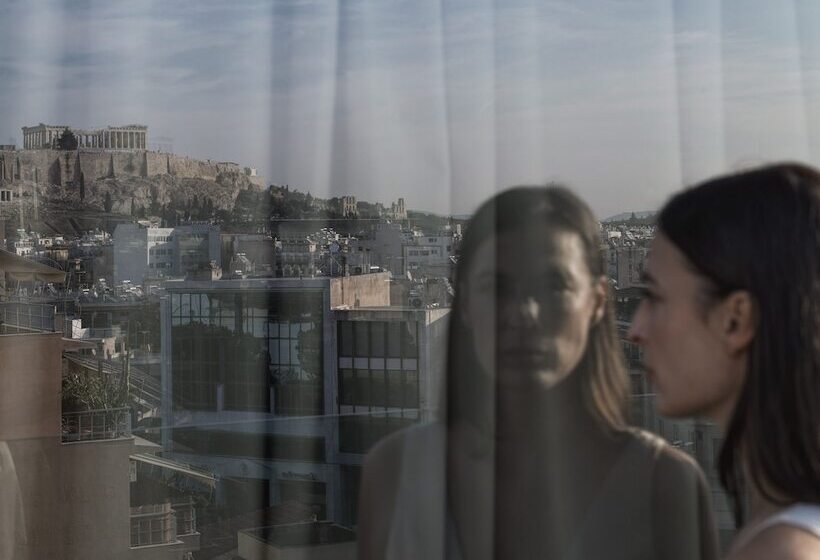 جناح دور أخير, Monastik Living In Athina