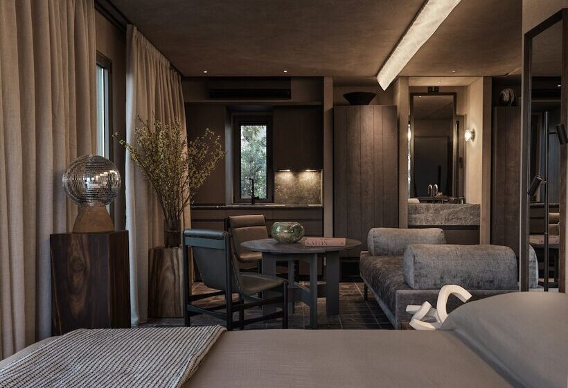 جناح دور أخير, Monastik Living In Athina