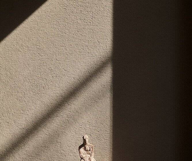 סוויטת פנטהאוז, Monastik Living In Athina