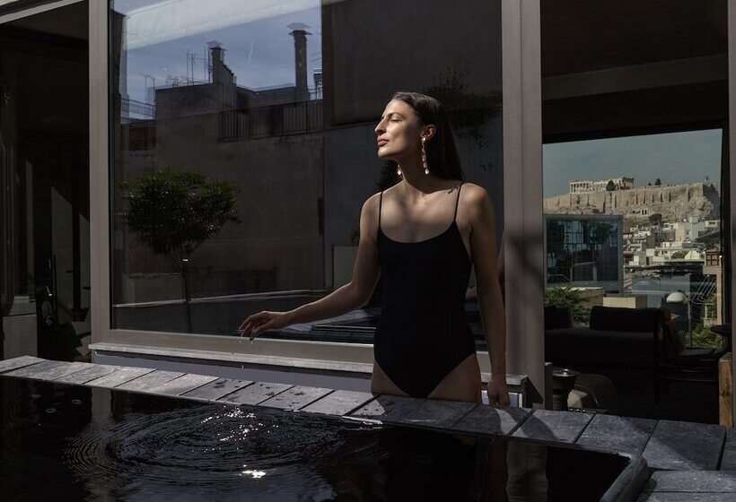 جناح ذو إطلالة, Monastik Living In Athina