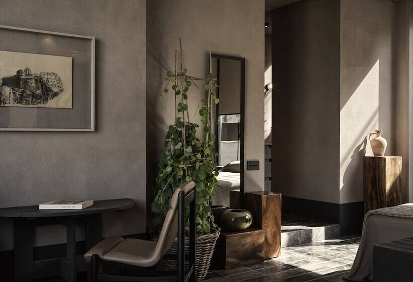 جناح ذو إطلالة, Monastik Living In Athina