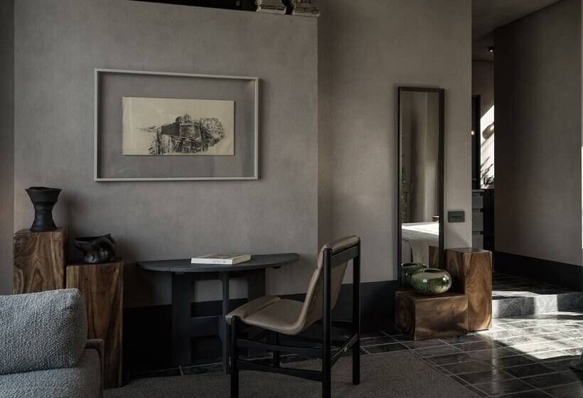 جناح ذو إطلالة, Monastik Living In Athina