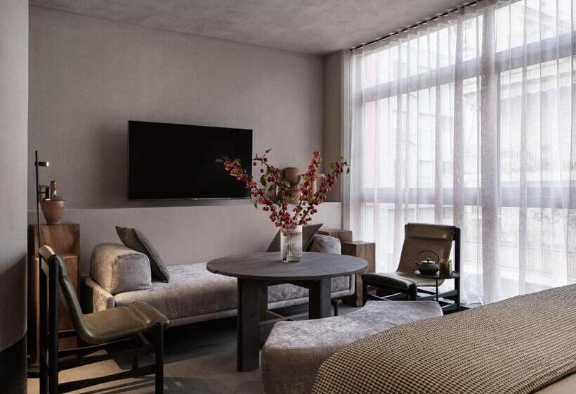 جناح مطل على المدينة, Monastik Living In Athina