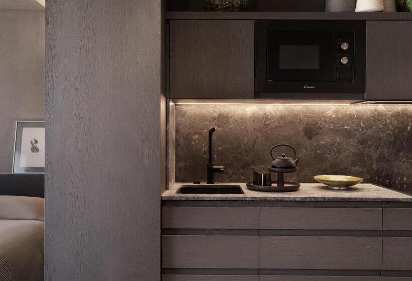 جناح ديلوكس مع إطلالات, Monastik Living In Athina