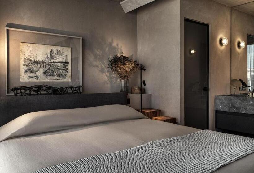 סוויטת פרמיום, Monastik Living In Athina