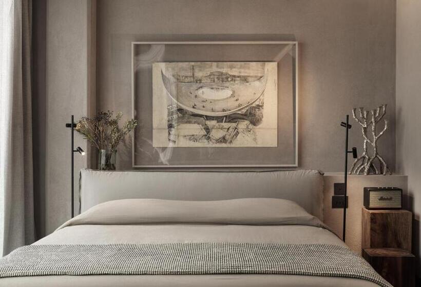 جناح بريميوم, Monastik Living In Athina