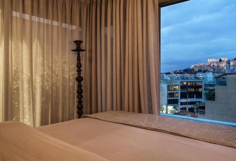 جناح دور أخير, Monastik Living In Athina