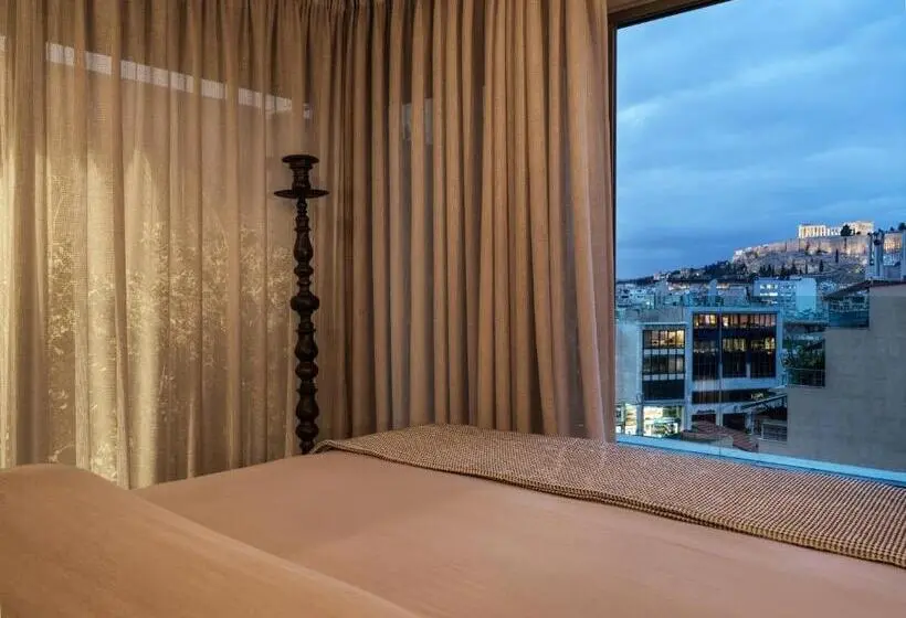 Ullakkosviitti, Monastik Living In Athina