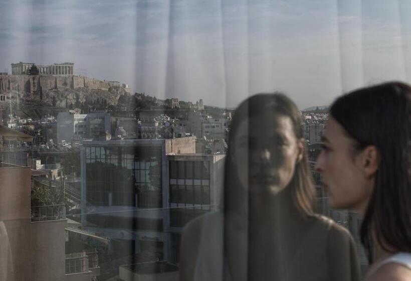 جناح دور أخير, Monastik Living In Athina