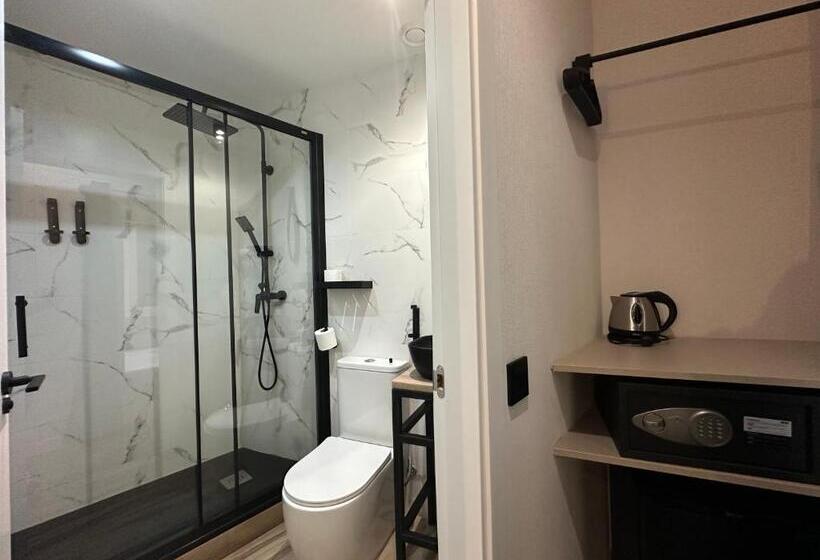 اتاق استاندارد یک نفره, Cc Opera Suites