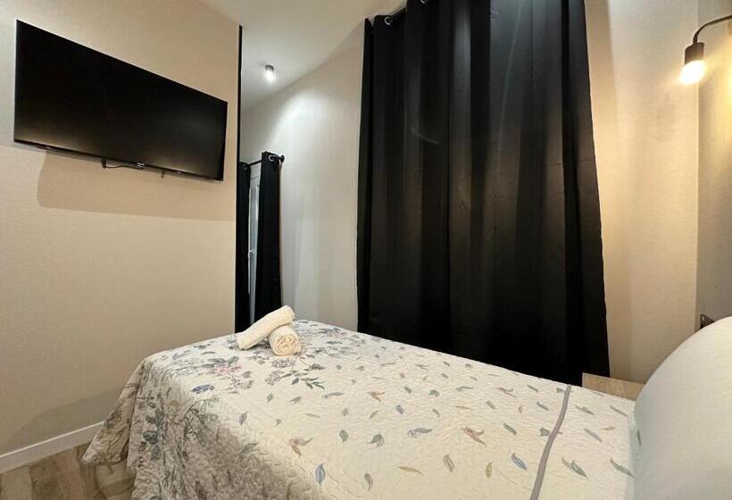 اتاق استاندارد یک نفره, Cc Opera Suites