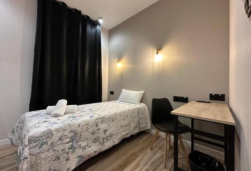 اتاق استاندارد یک نفره, Cc Opera Suites