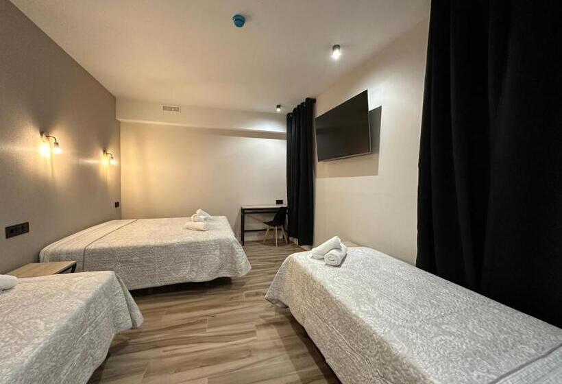 اتاق استاندارد چهار تخته, Cc Opera Suites