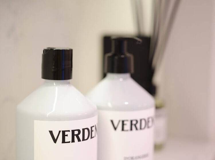 스탠다드 룸 킹사이즈 침대, The Store