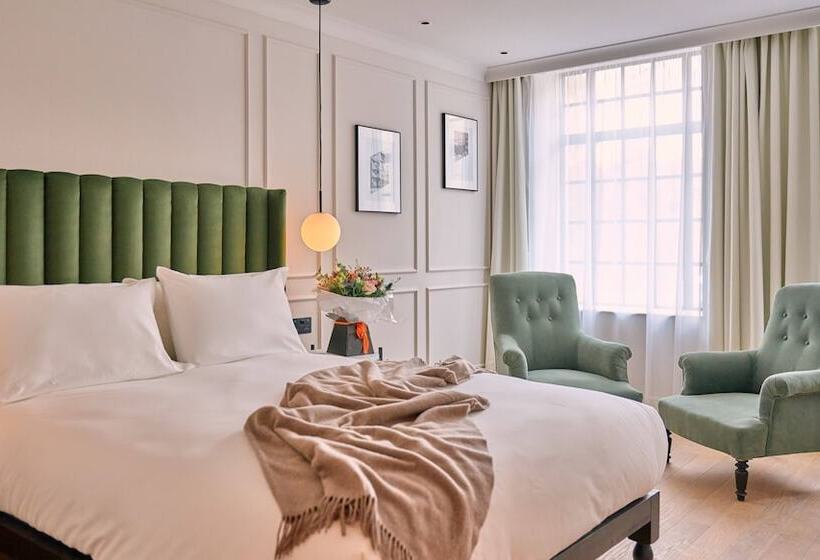 디럭스 룸 킹사이즈 침대, The Store