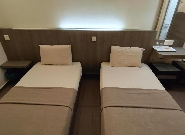 Quarto Economy, Park City Motel