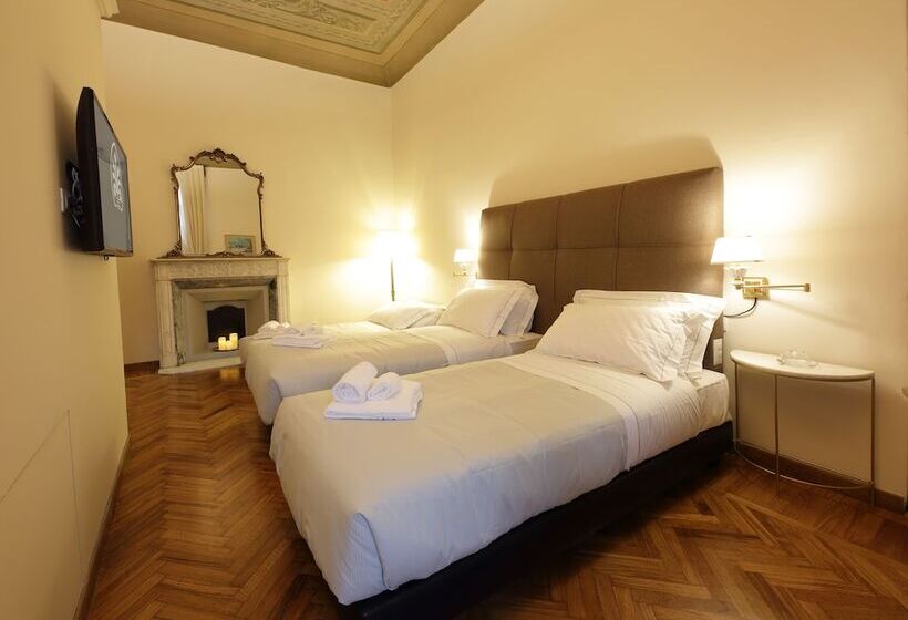 اتاق لوکس خانوادگی, Corsini Tintori