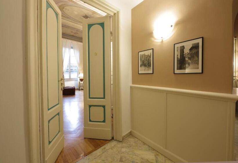 اتاق لوکس خانوادگی, Corsini Tintori