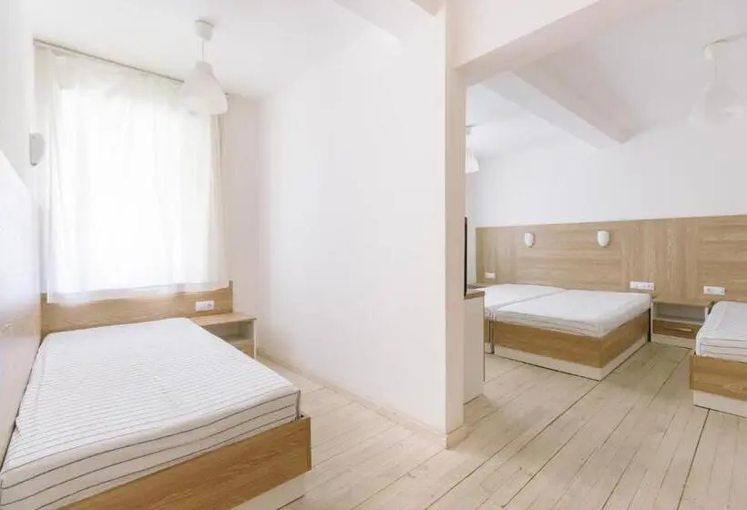 Standard Neljän Hengen Huone, Eco Hotel Zdravetz