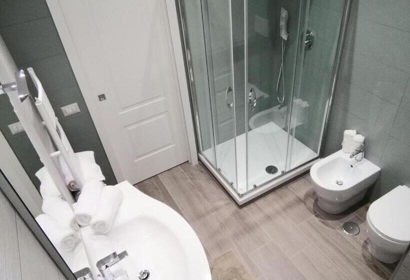 חדר סטנדרט עם מרפסת, Ermes Rooms B&b