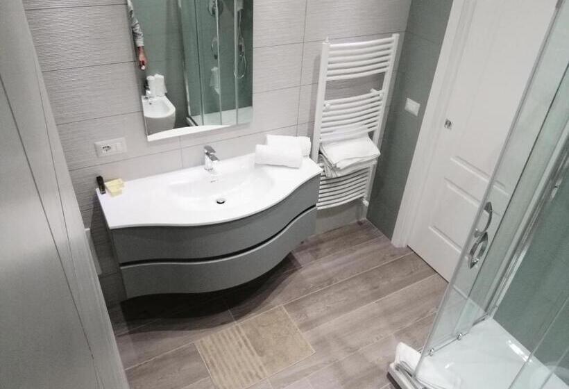 חדר סטנדרט עם מרפסת, Ermes Rooms B&b