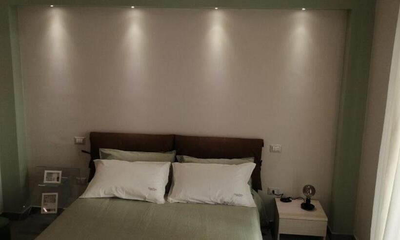 חדר סטנדרט עם מרפסת, Ermes Rooms B&b