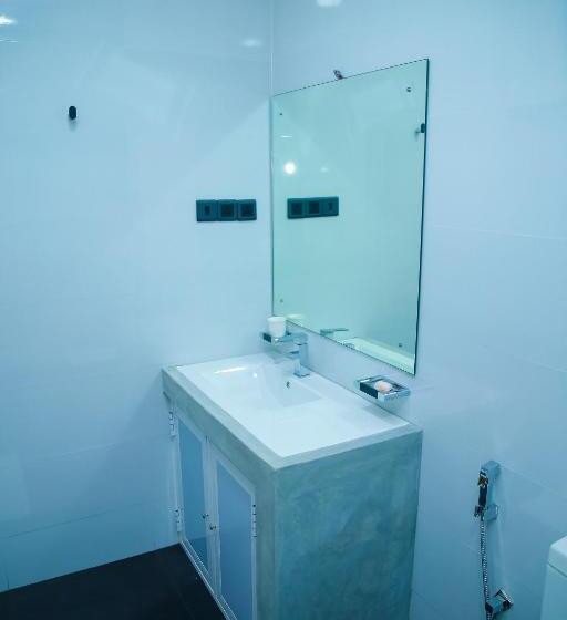 디럭스 룸, Funky