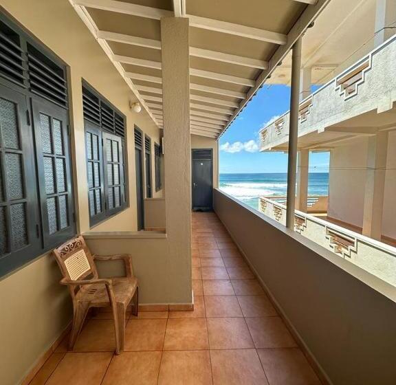 이코노미 룸, Funky