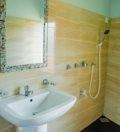 غرفة ديلوكس, Randima