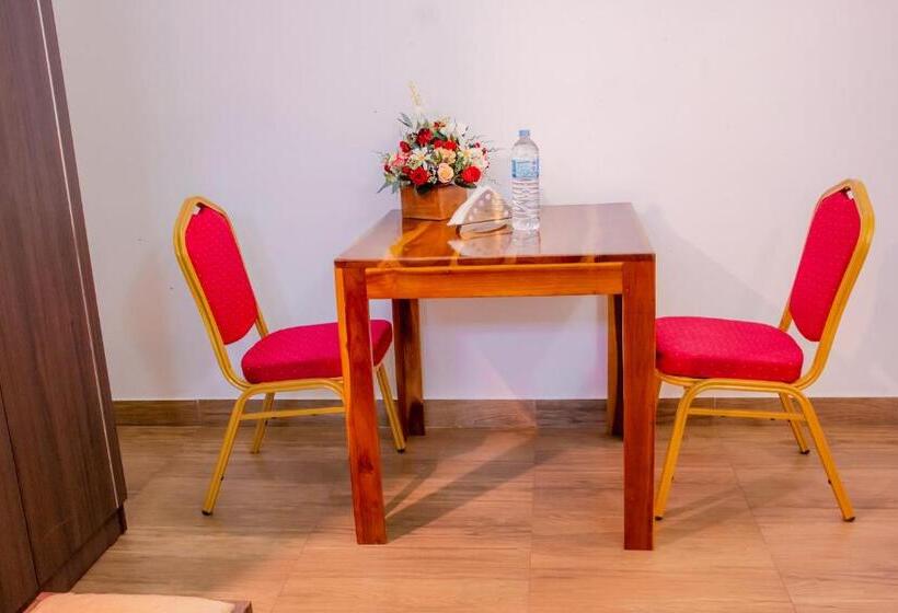 غرفة ديلوكس, Randima