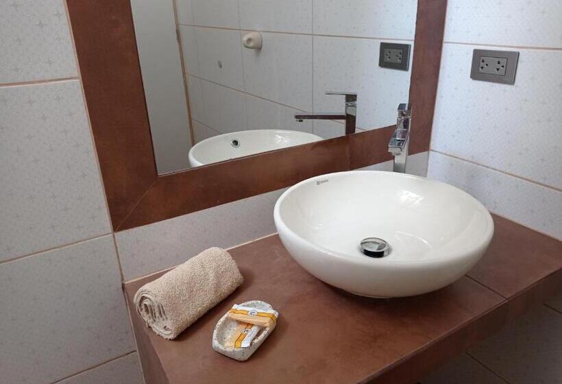 اتاق لوکس با تخت بزرگ, Sunlight